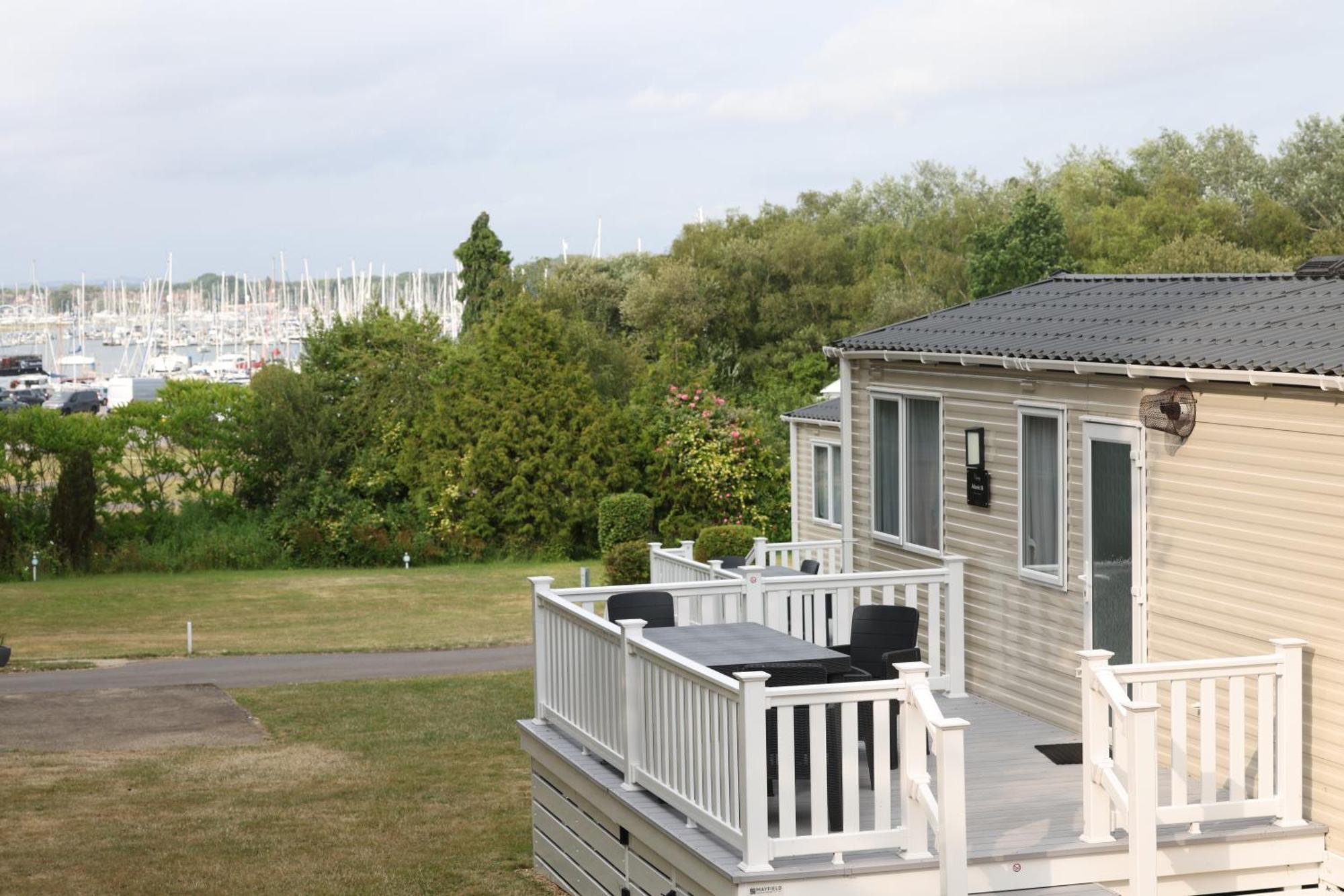 Mercury Yacht Harbour And Holiday Park Bursledon Exterior foto