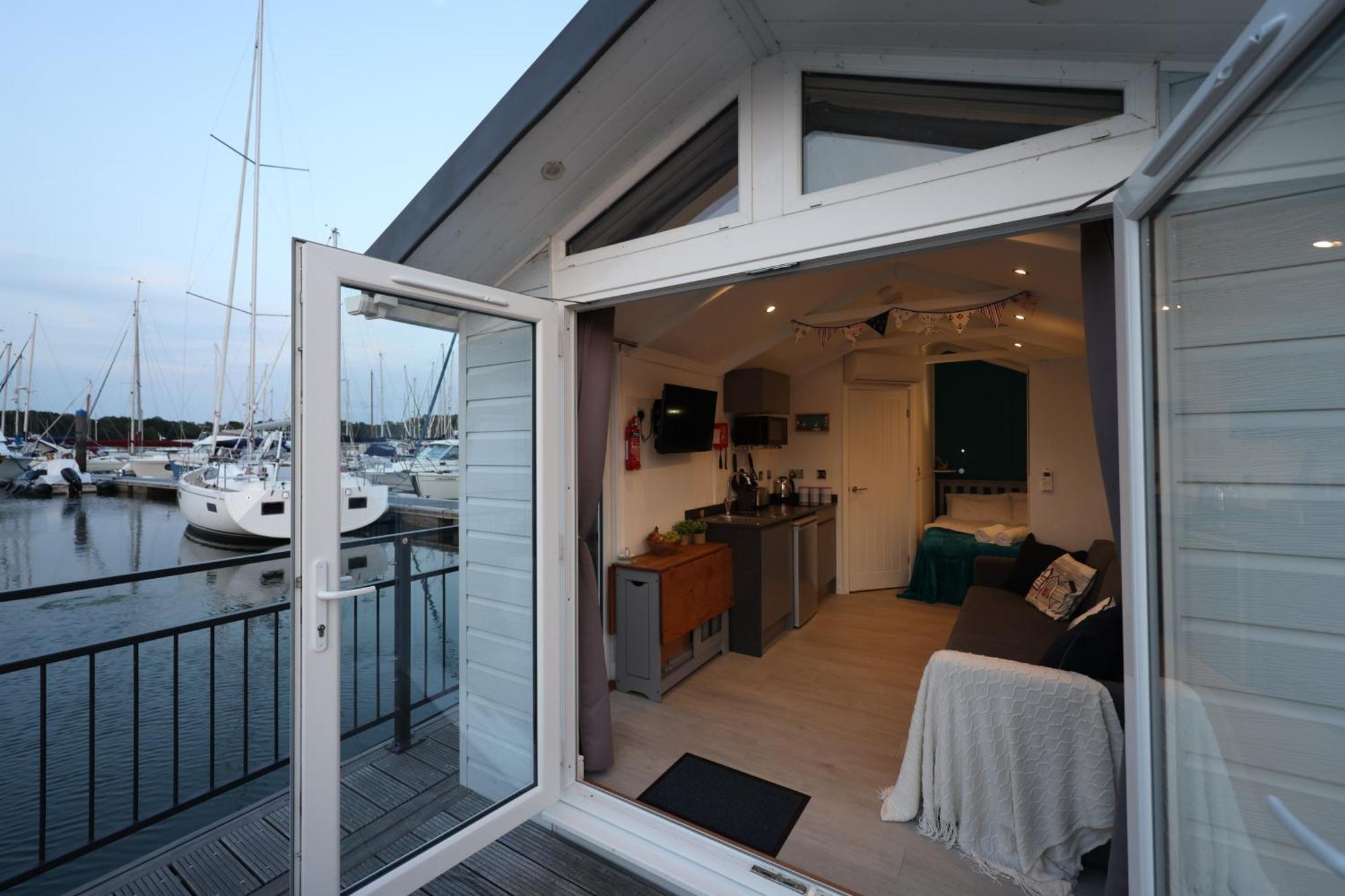 Mercury Yacht Harbour And Holiday Park Bursledon Exterior foto