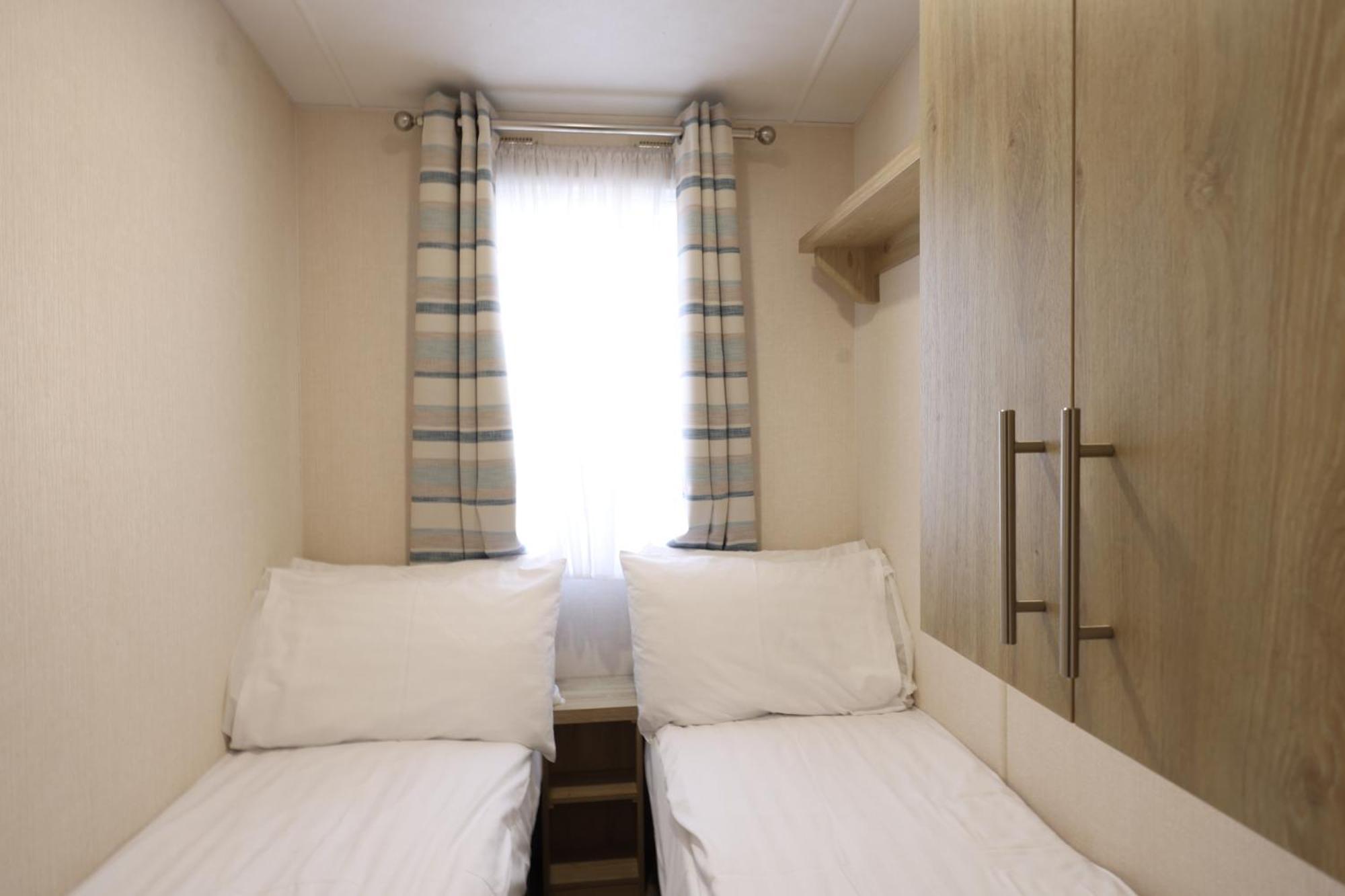 Mercury Yacht Harbour And Holiday Park Bursledon Habitación foto
