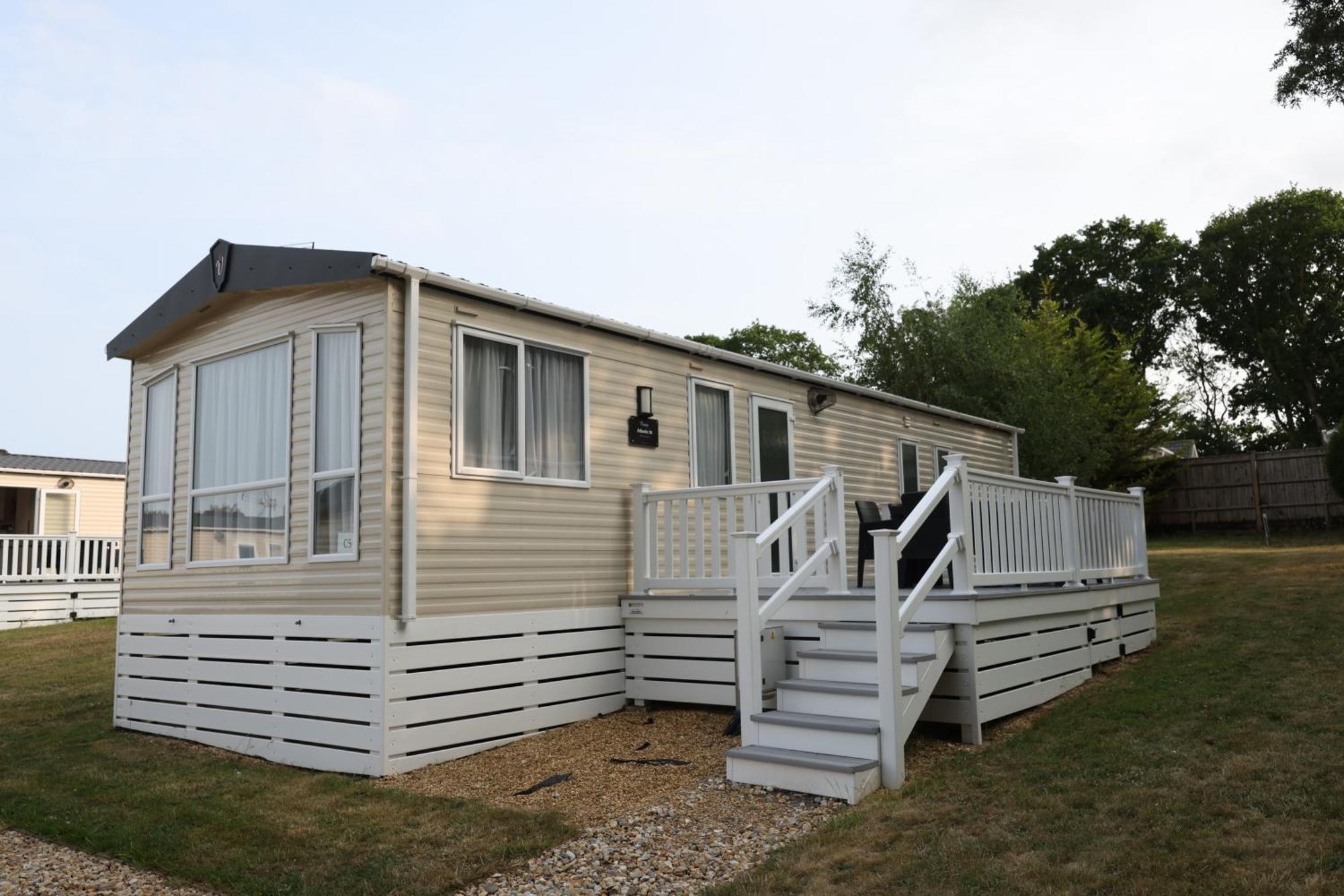 Mercury Yacht Harbour And Holiday Park Bursledon Exterior foto